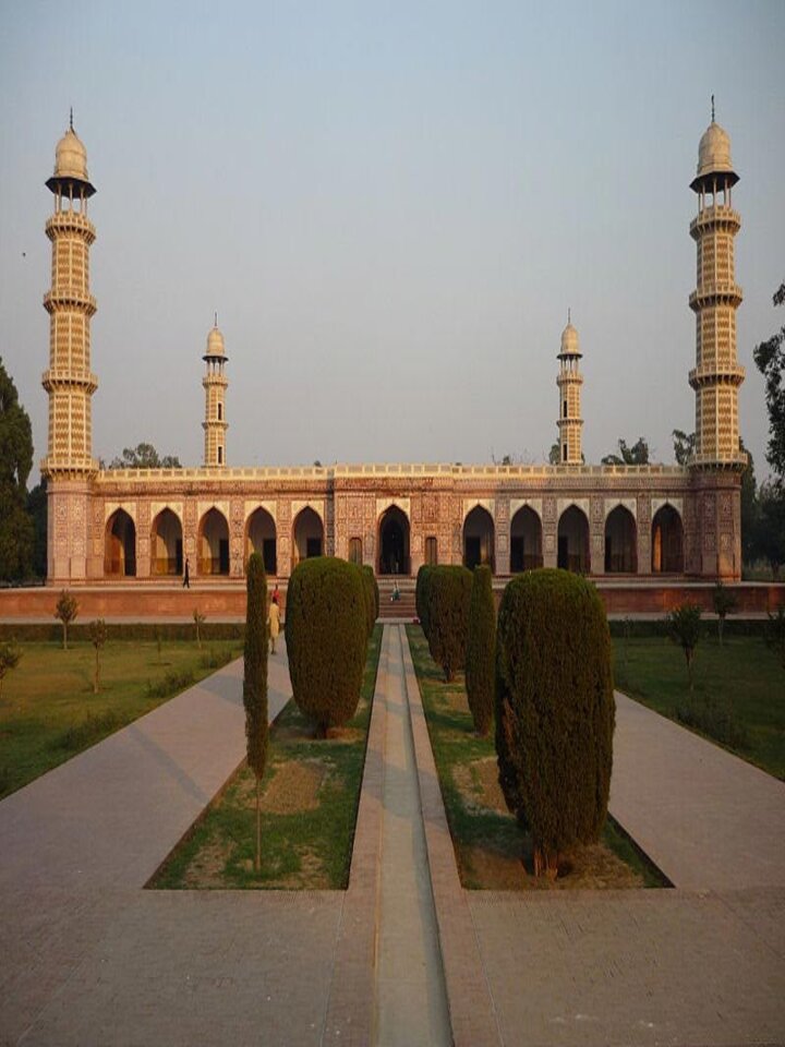 tomb of jahangir (1)